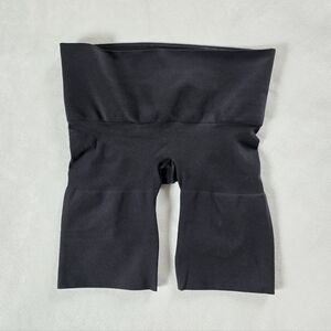 SKIMS▪️Everyday Sculpt Mid Thigh Seamless Shorts in Onyx